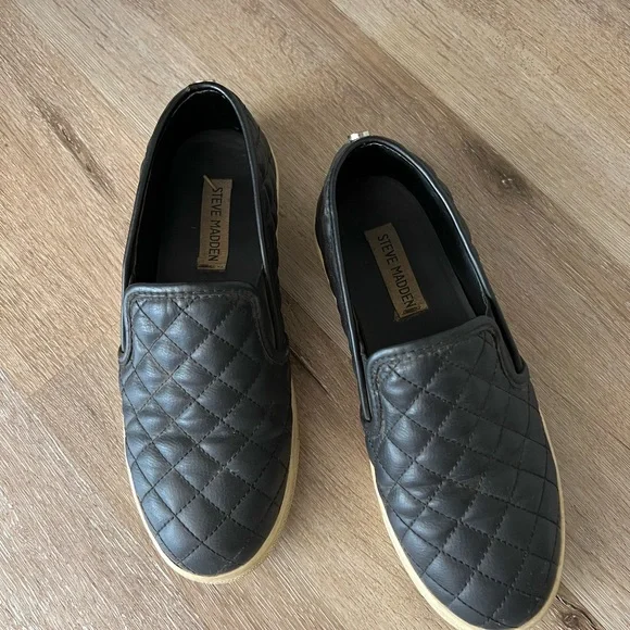 Steve Madden Ecentrc Black Quilted Slip On Shoes Size 7 - Picture 3 of 9